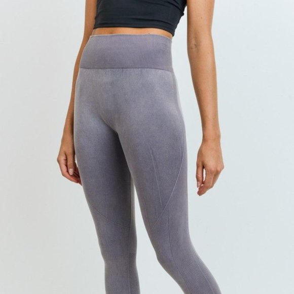 High-Waisted Seamless Rib Legging - Picture 6 of 6